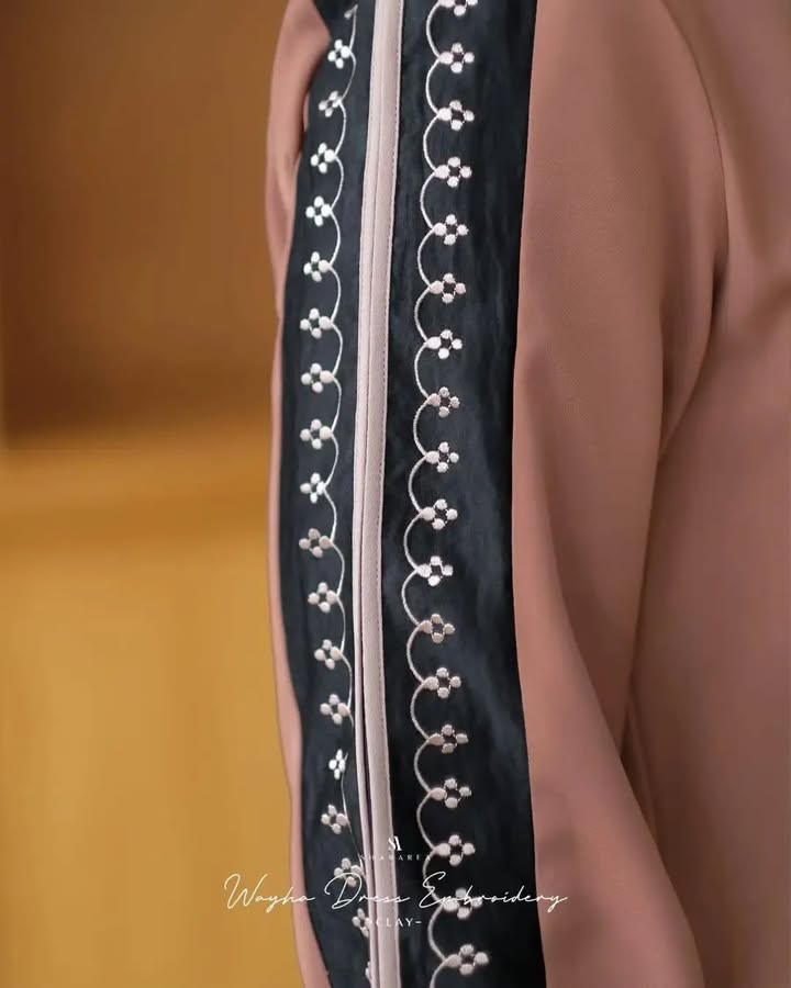 Wayha Dress Embroidery - Image 3
