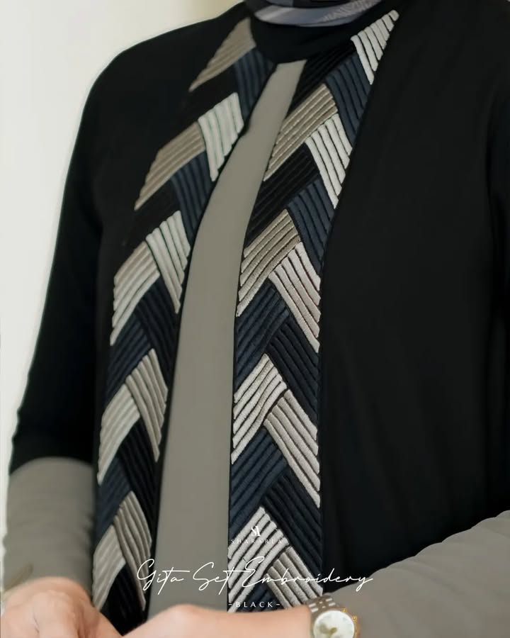 Gita Set Embroidery - Image 13