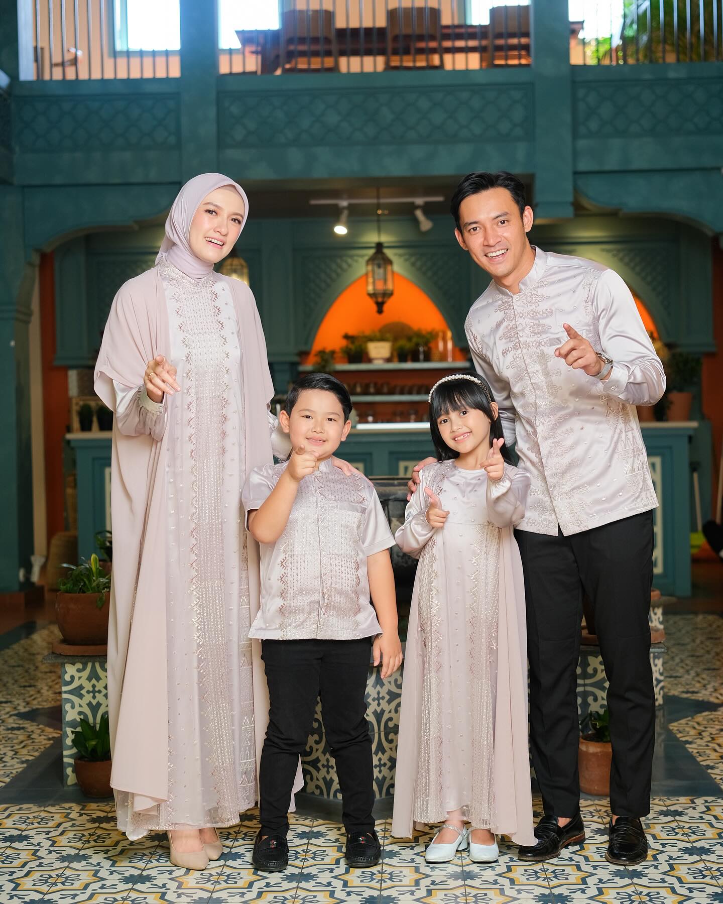 Mika Set Family – Rose Milo